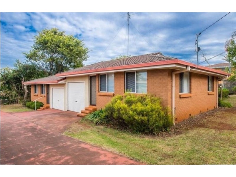 2/16a Debra Street, Centenary Heights QLD 4350