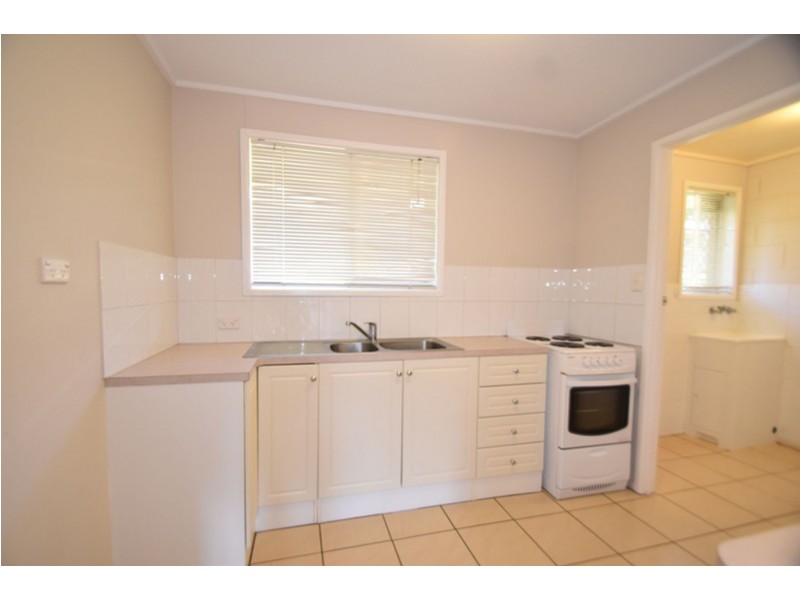 2/16a Debra Street, Centenary Heights QLD 4350