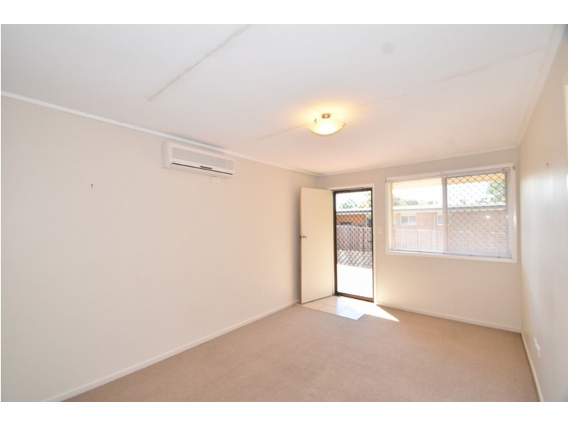 2/16a Debra Street, Centenary Heights QLD 4350