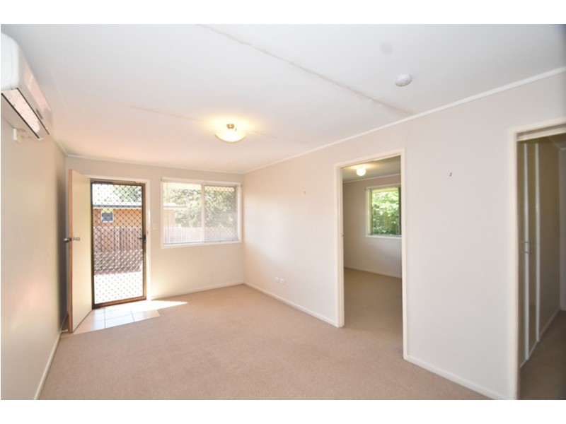 2/16a Debra Street, Centenary Heights QLD 4350