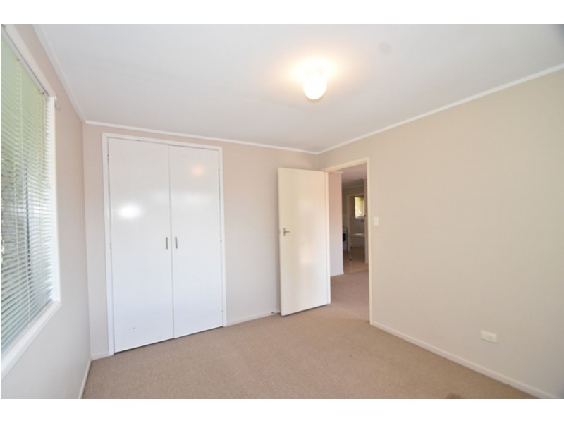 2/16a Debra Street, Centenary Heights QLD 4350