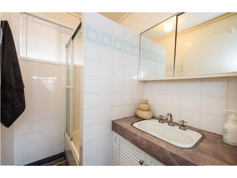 2/16a Debra Street, Centenary Heights QLD 4350