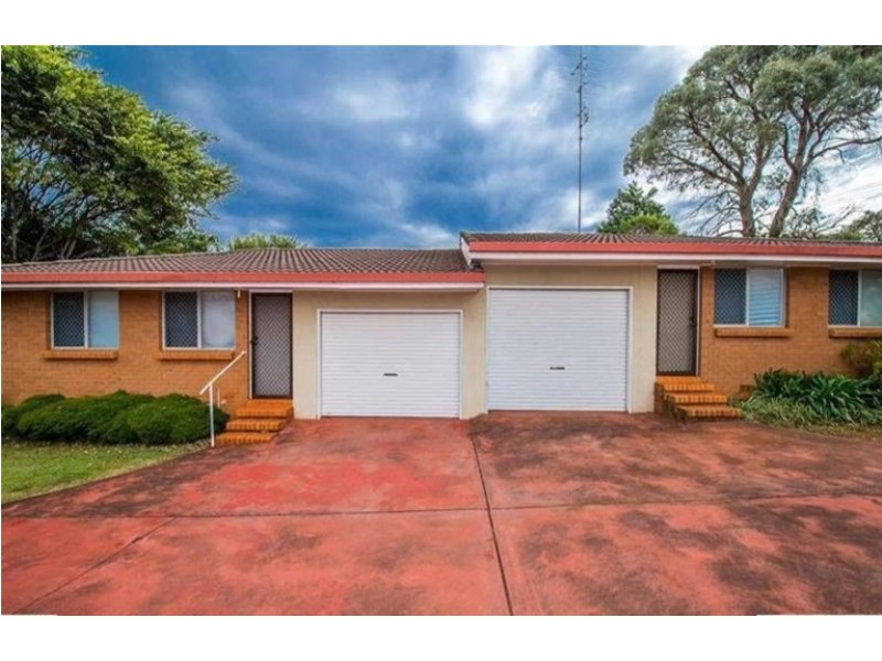 2/16a Debra Street, Centenary Heights QLD 4350