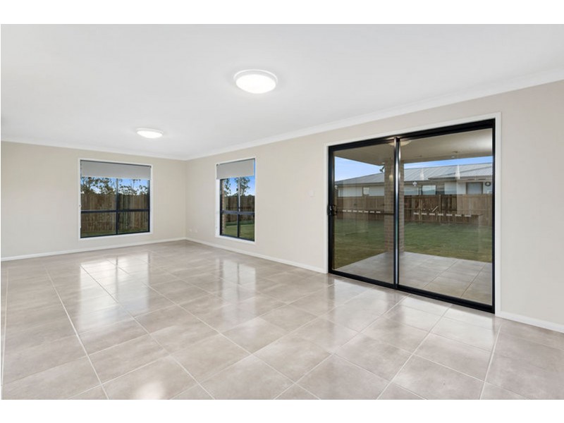 4 Magpie Drive, Cambooya QLD 4358