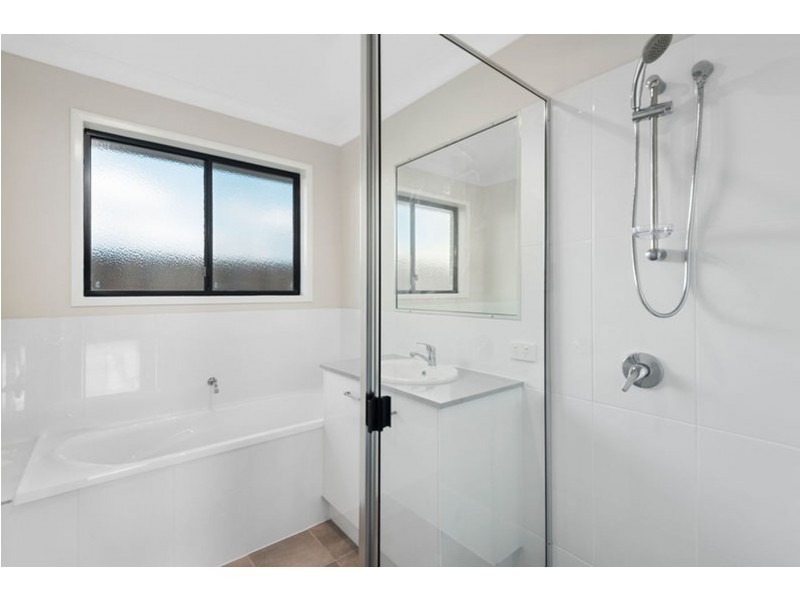 4 Magpie Drive, Cambooya QLD 4358