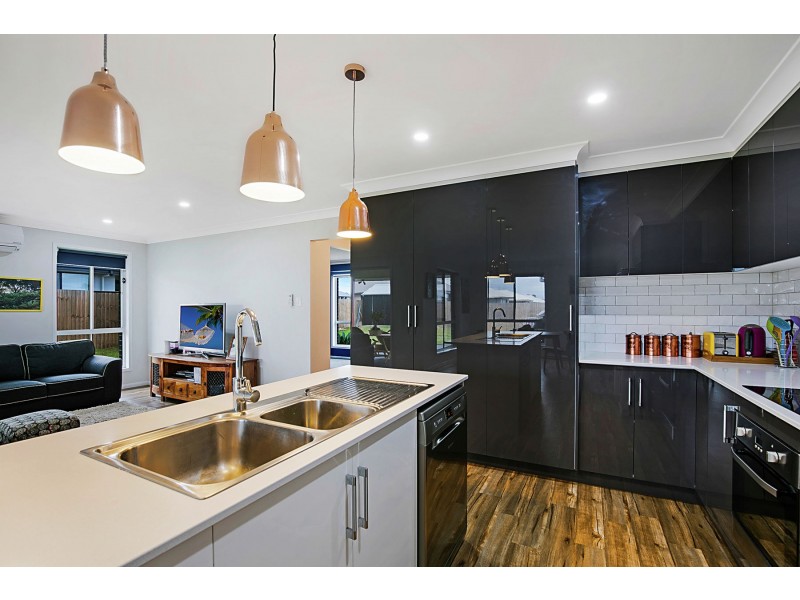 10 Magpie Drive, Cambooya QLD 4358