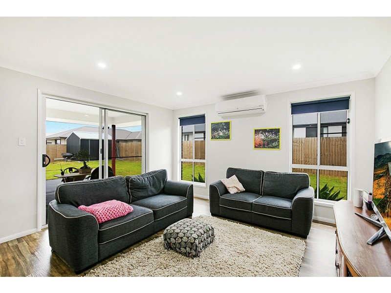 10 Magpie Drive, Cambooya QLD 4358