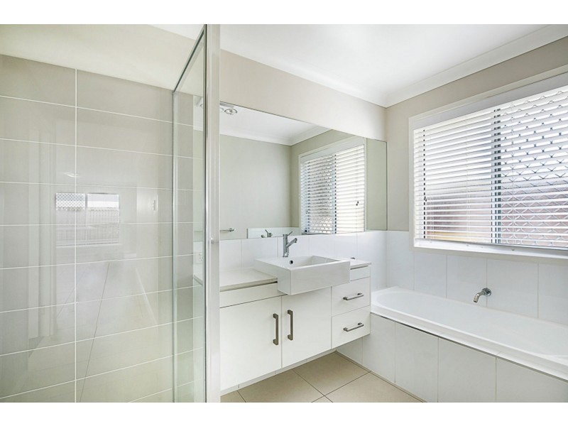 4/10 Furness Court, Kearneys Spring QLD 4350