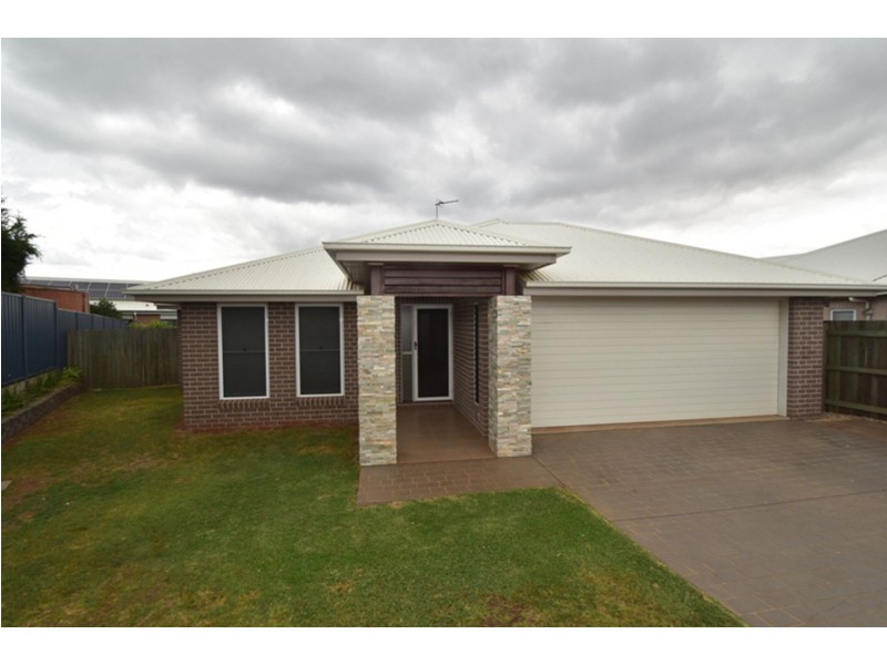 11 Blades Court, Middle Ridge QLD 4350
