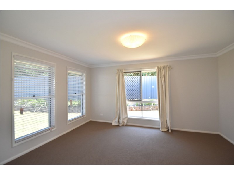 11 Blades Court, Middle Ridge QLD 4350