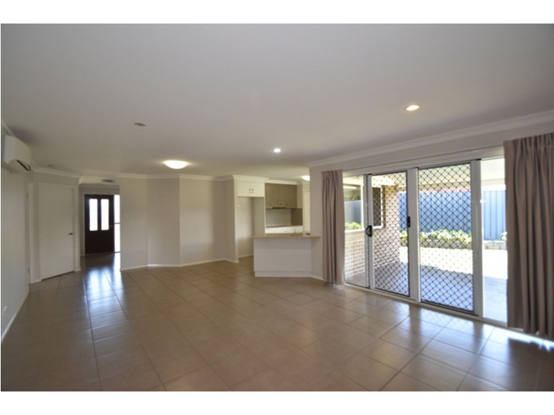 11 Blades Court, Middle Ridge QLD 4350