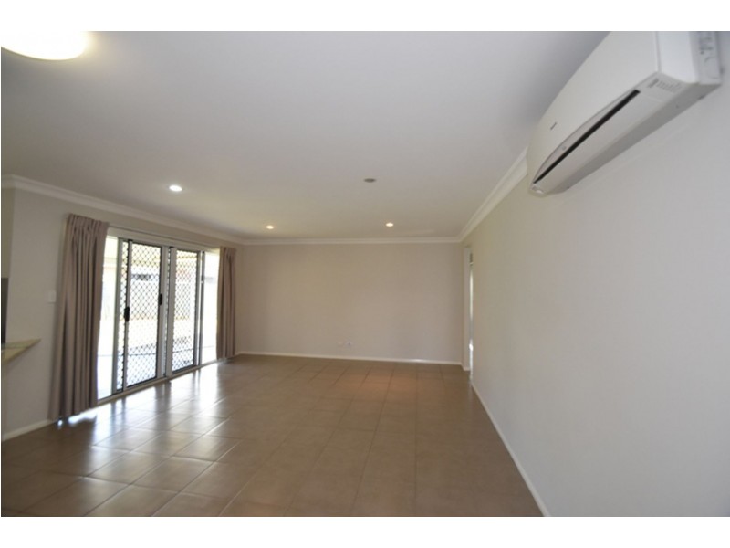 11 Blades Court, Middle Ridge QLD 4350