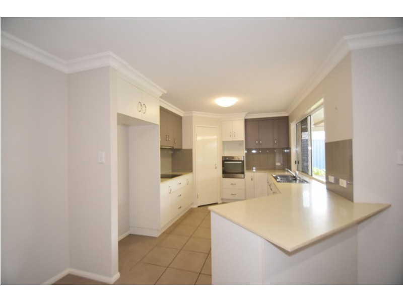 11 Blades Court, Middle Ridge QLD 4350