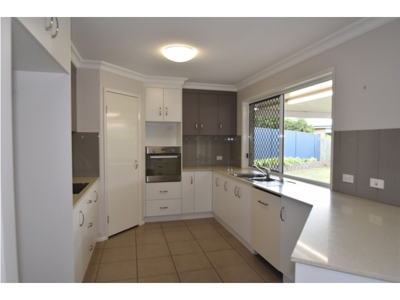 11 Blades Court, Middle Ridge QLD 4350