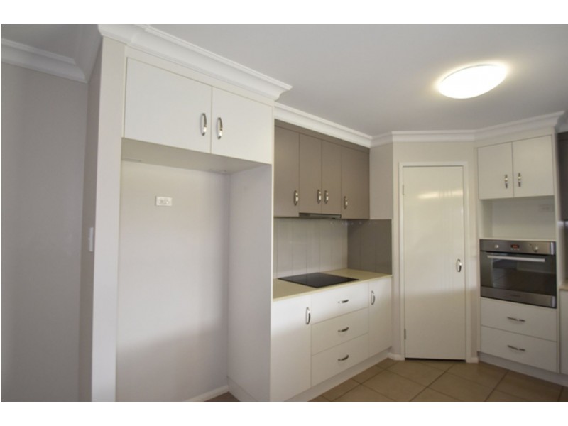 11 Blades Court, Middle Ridge QLD 4350