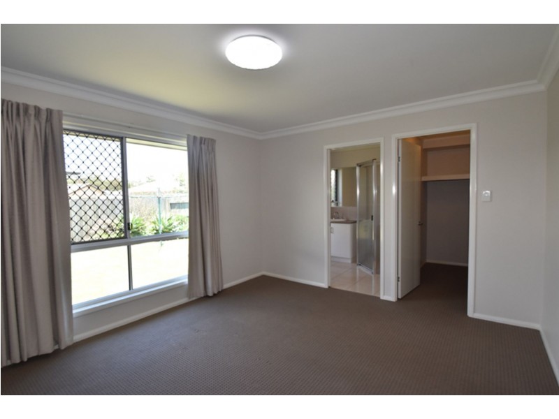 11 Blades Court, Middle Ridge QLD 4350