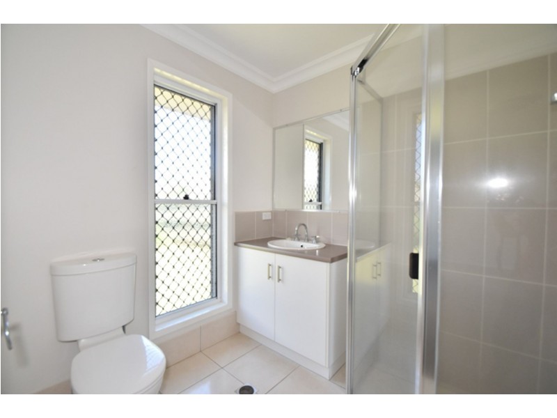 11 Blades Court, Middle Ridge QLD 4350