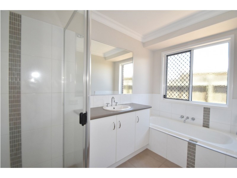 11 Blades Court, Middle Ridge QLD 4350