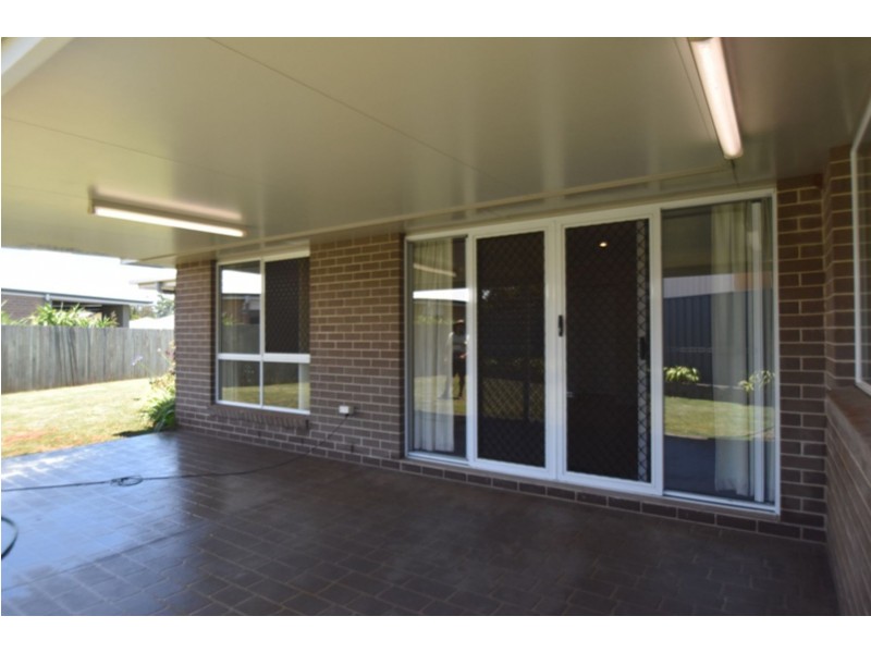 11 Blades Court, Middle Ridge QLD 4350