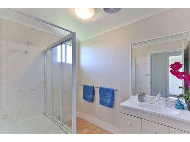 17 Carolann Street, Glenvale QLD 4350