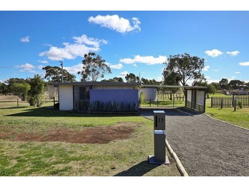 17 Carolann Street, Glenvale QLD 4350