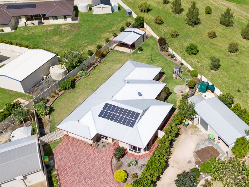 10 Marlowe Court, Westbrook QLD 4350