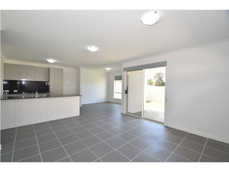 2/12 Glenwood Street, Glenvale QLD 4350