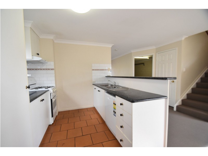1/2-6 Roser Close, Kearneys Spring QLD 4350