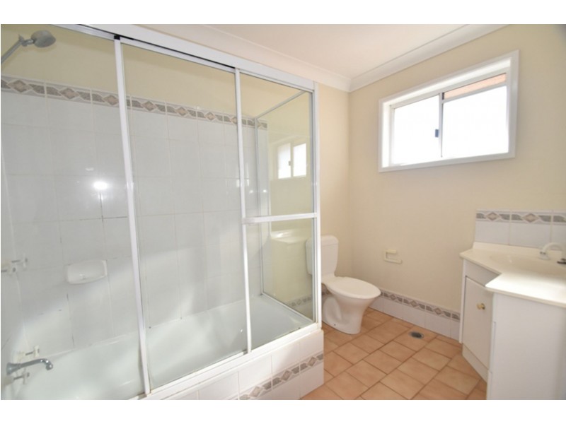 1/2-6 Roser Close, Kearneys Spring QLD 4350