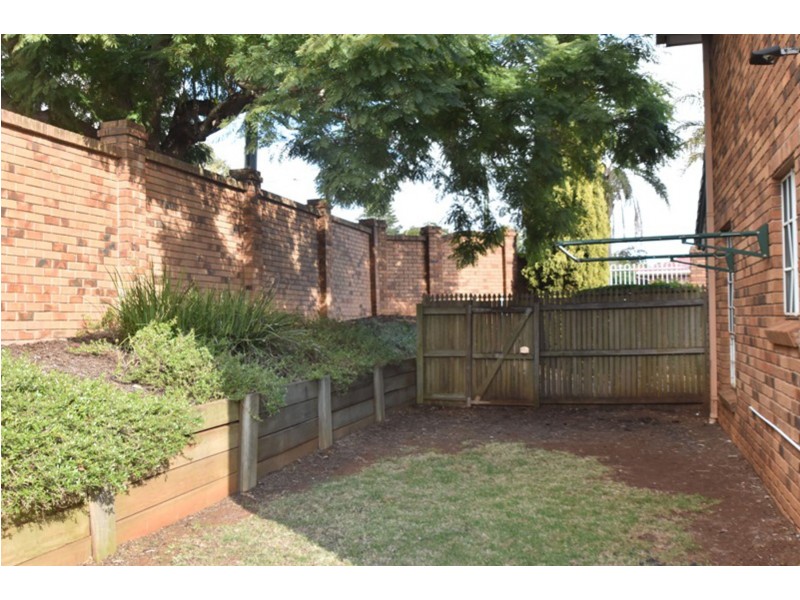 1/2-6 Roser Close, Kearneys Spring QLD 4350
