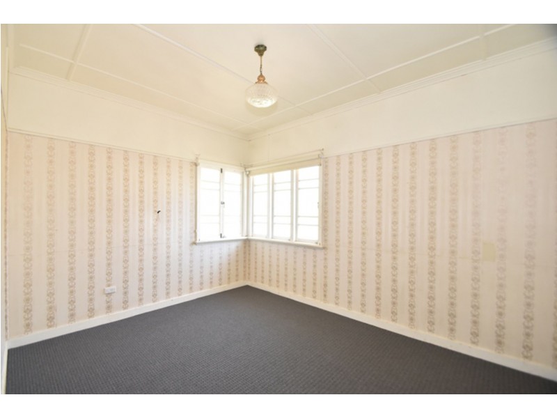 19 Garde Street, Centenary Heights QLD 4350