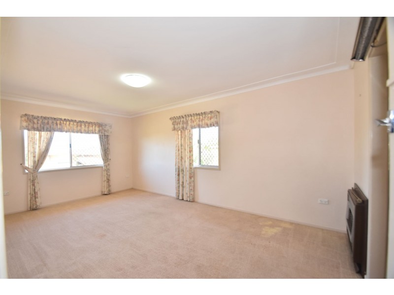 25 Paradise Street, Harristown QLD 4350