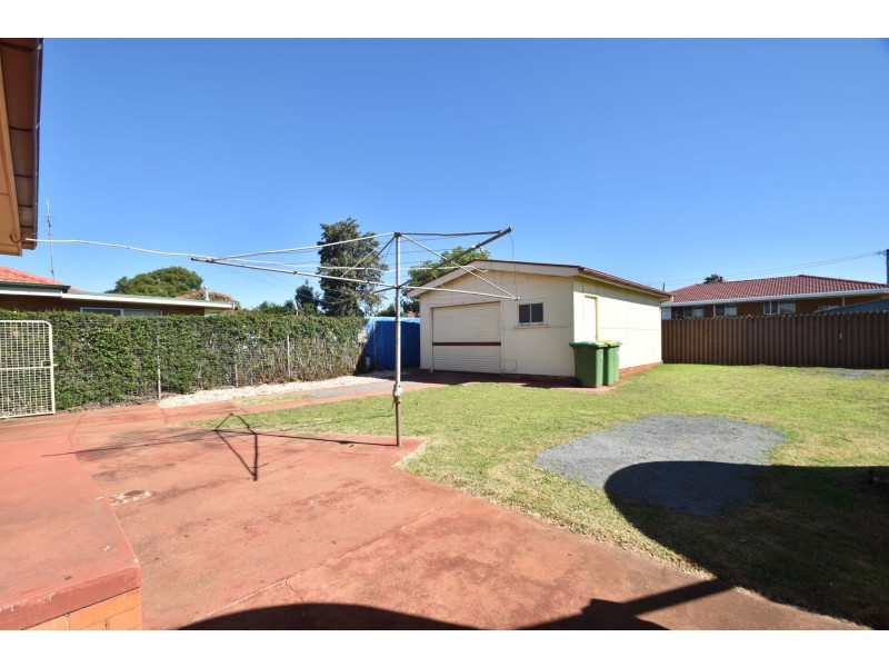 25 Paradise Street, Harristown QLD 4350