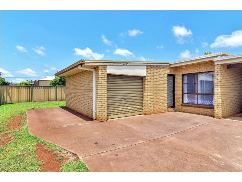 2/4 McQuade Court, Kearneys Spring QLD 4350
