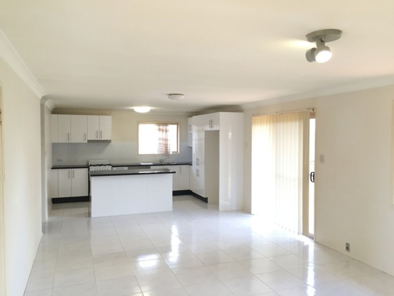 5 Roslyn Street, Centenary Heights QLD 4350