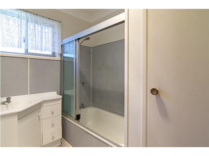 5 Roslyn Street, Centenary Heights QLD 4350