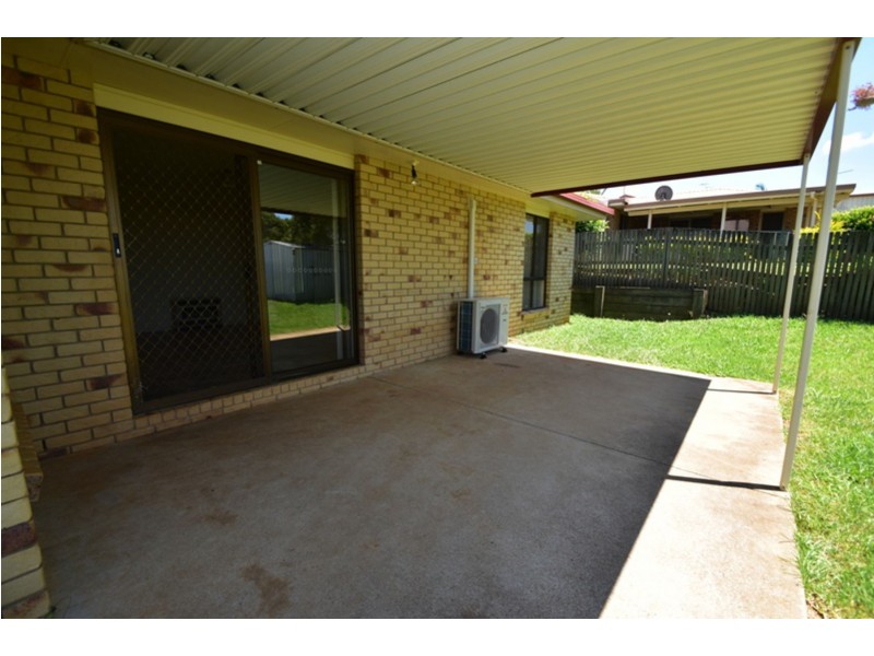 8 Moore Crescent, Wilsonton QLD 4350