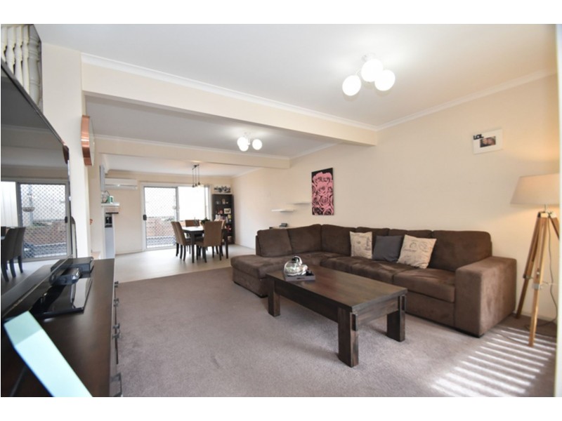 2/19a Gladstone Street, Newtown QLD 4350