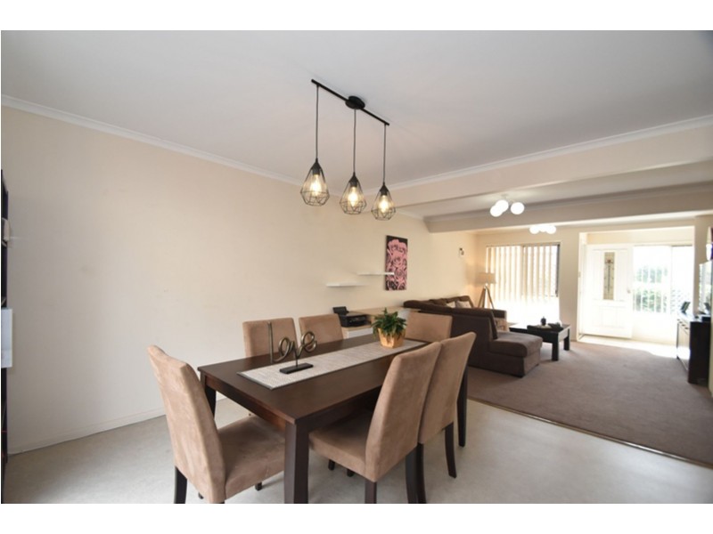 2/19a Gladstone Street, Newtown QLD 4350