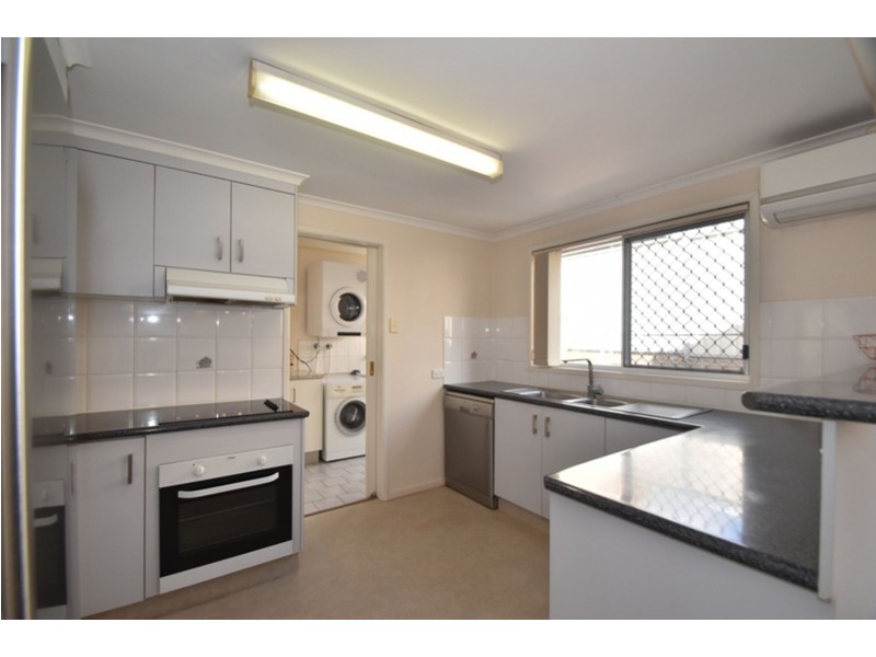 2/19a Gladstone Street, Newtown QLD 4350