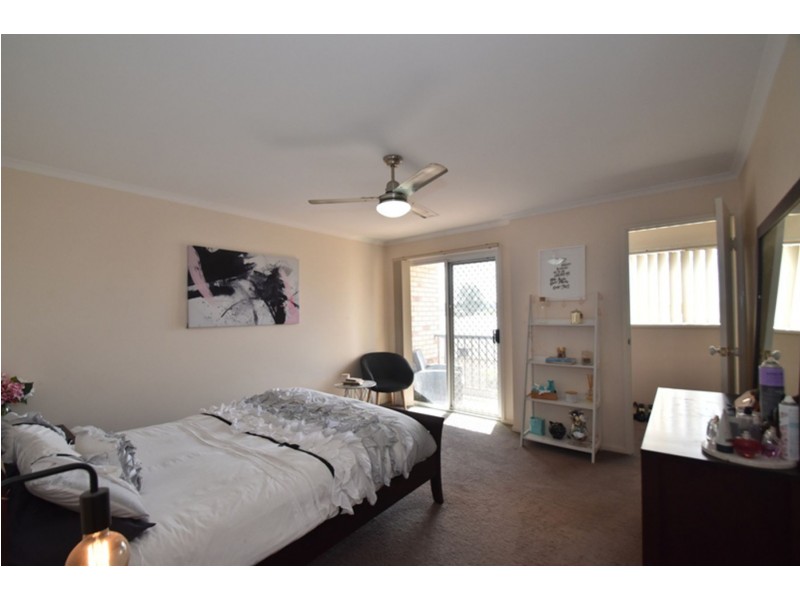 2/19a Gladstone Street, Newtown QLD 4350