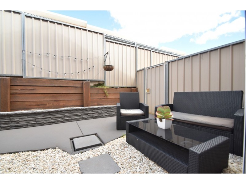 2/19a Gladstone Street, Newtown QLD 4350