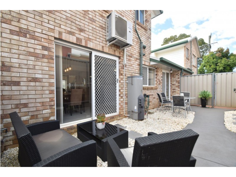 2/19a Gladstone Street, Newtown QLD 4350
