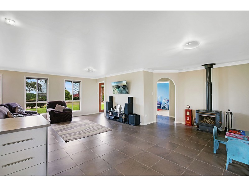 22 Schloss Court, Westbrook QLD 4350