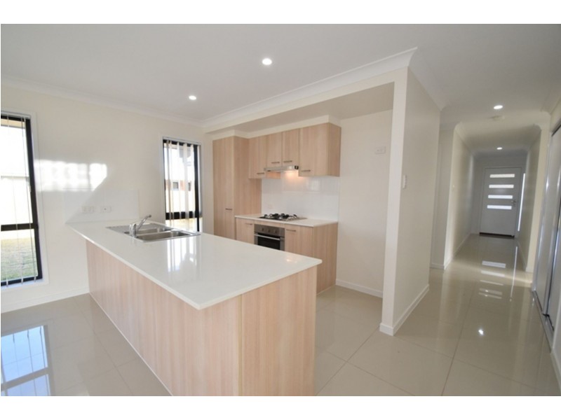 39 Mia Street, Wyreema QLD 4352