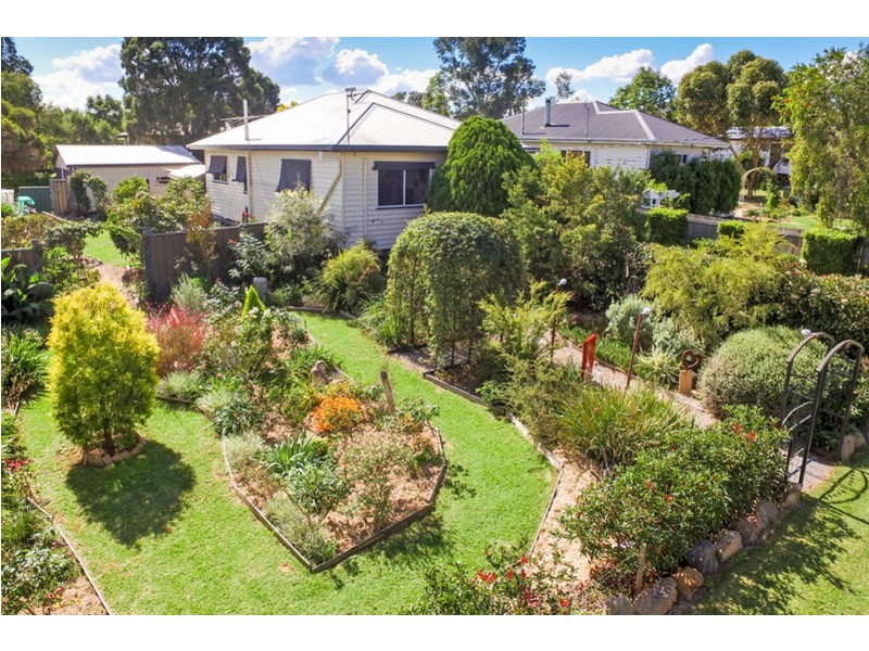 19 Victoria Street, Goombungee QLD 4354