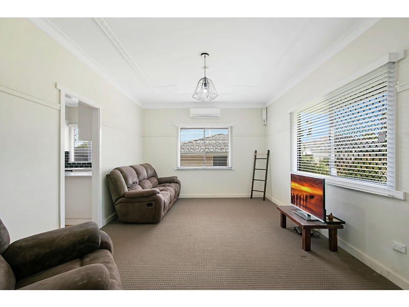 27 Hursley Road, Newtown QLD 4350