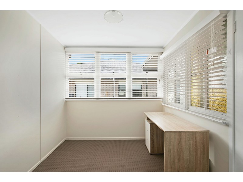 27 Hursley Road, Newtown QLD 4350