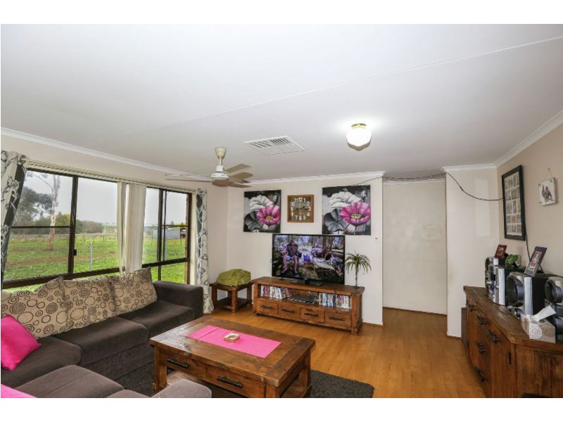 128 Main Street, Westbrook QLD 4350