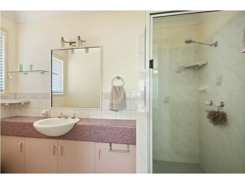 215 Nelson Street, Kearneys Spring QLD 4350